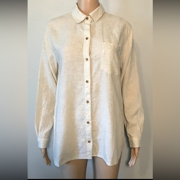 NWT Old Navy Women's Shirt Size XS Cream The Boyfriend Button Down Lightweight - Picture 1 of 10